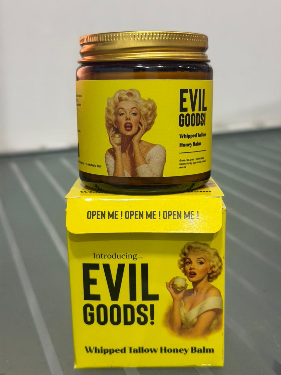 Presentación del bálsamo Evil Goods de sebo de res