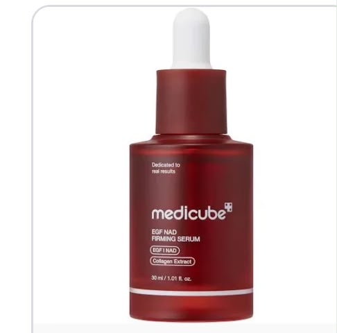 Medicube EGF NAD Firming Serum con su empaque