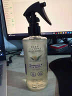 Detalle del spray de romero y agua de arroz