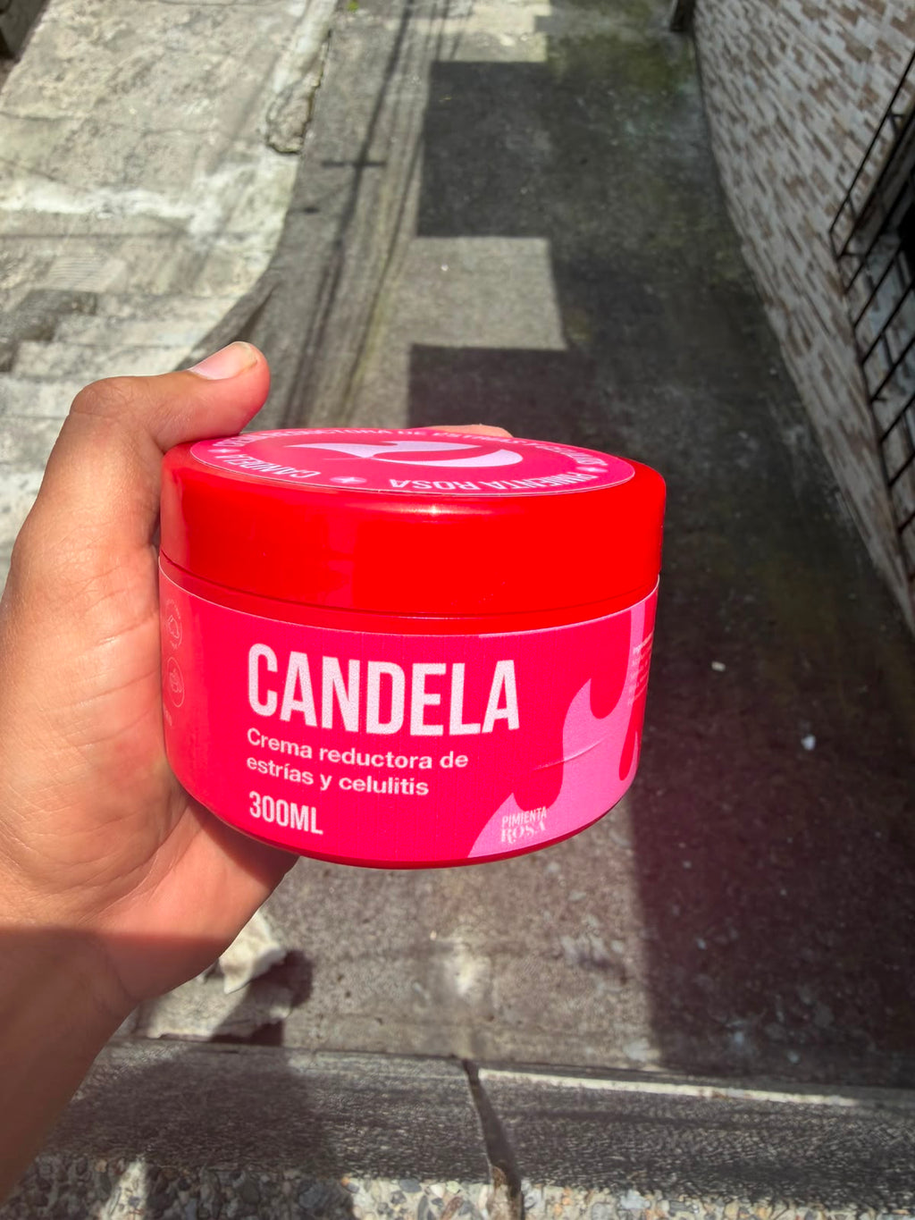 Candela Crema con su empaque