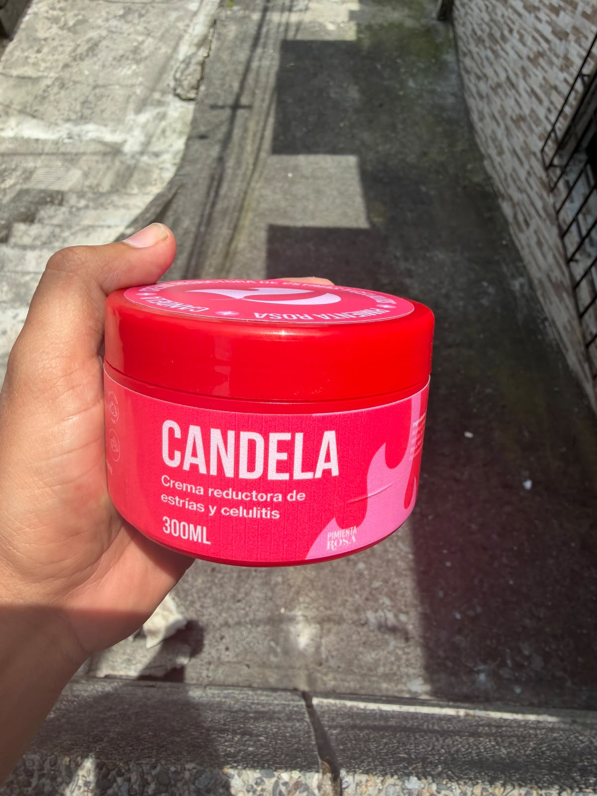 Candela Crema con su empaque