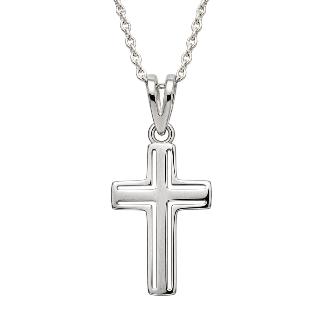 Cadena y dije cruz calada pequeña en plata, con el dije y el tramo visible de cadena aislados sobre fondo transparente.