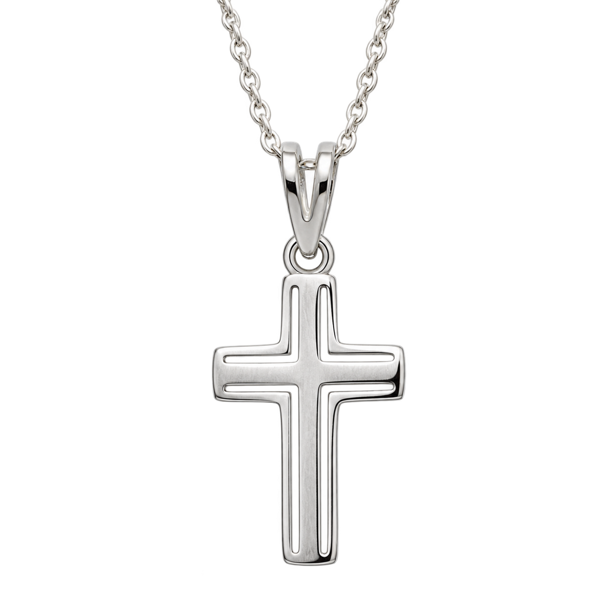 Cadena y dije cruz calada pequeña en plata, con el dije y el tramo visible de cadena aislados sobre fondo transparente.