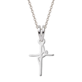 Cadena y dije cruz fe pequeña en plata 925, producto aislado sobre fondo transparente.